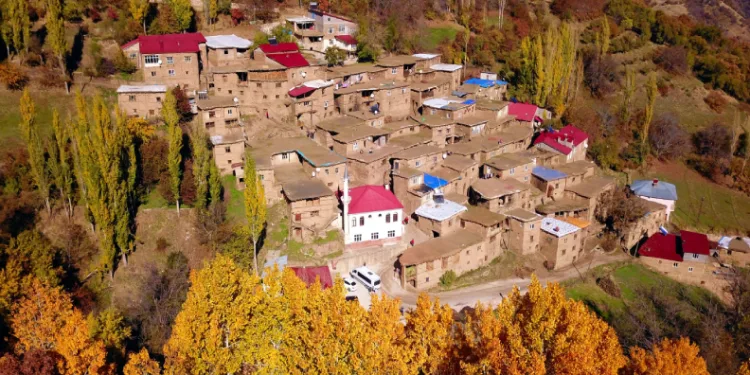 Taş evlerden oluşan köyler, fotoğraf tutkunlarını ağırlıyor