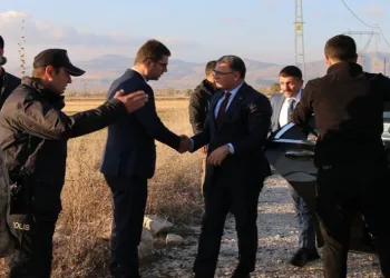 Kısmen yıkılan 600 yıllık kümbet