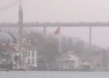 İstanbul Boğazı sise gömüldü