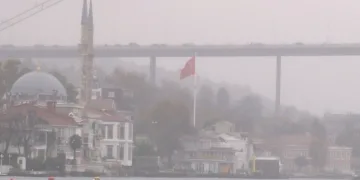 İstanbul Boğazı sise gömüldü