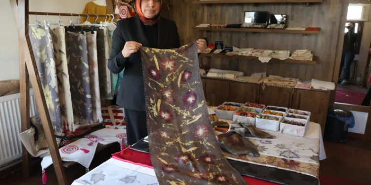 Doğanın renkleri kumaşlarda hayat buluyor