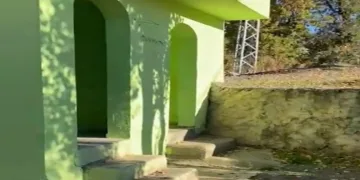 Türbe kendi haline terk edildi