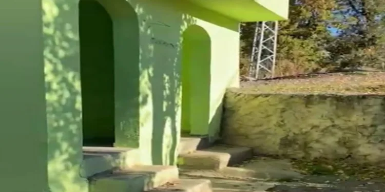 Türbe kendi haline terk edildi