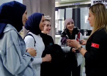 Terör örgütleri konusunda bilgilendiriyor