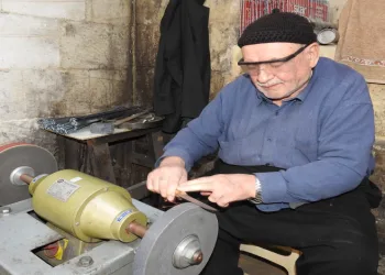 65 yıldır mesleğini severek yapıyor
