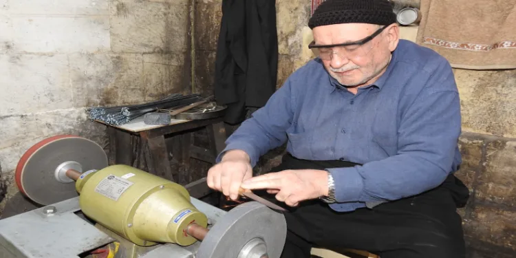 65 yıldır mesleğini severek yapıyor