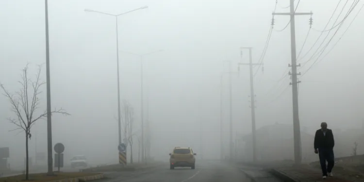 Yoğun sis kenti etkisi altına aldı