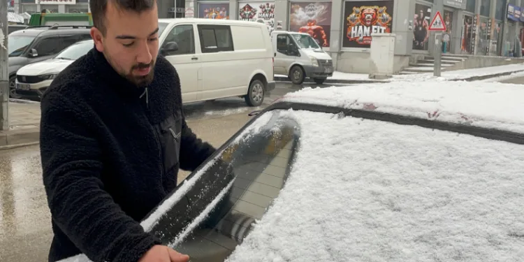 Sarıkamış yağan karla beyaza büründü