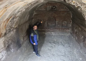 Binaların altında ortaya çıkan yapı merak uyandırdı
