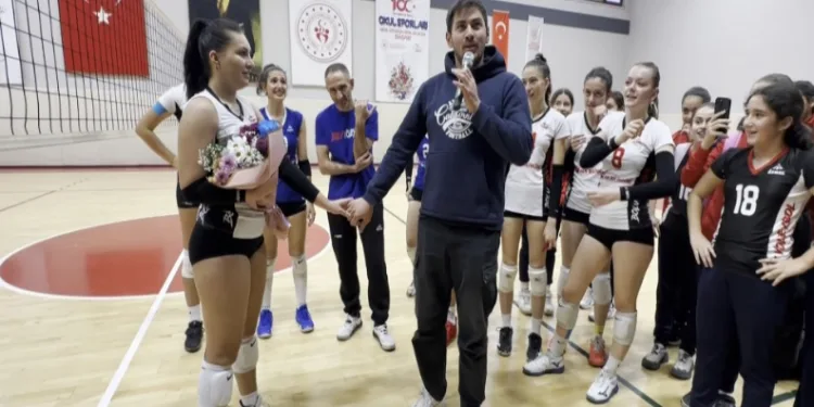 Kocasının hatırası için, mesleği devam ettiriyor