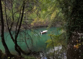 Askeri üs bölgesini ziyaret etti