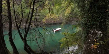 Askeri üs bölgesini ziyaret etti