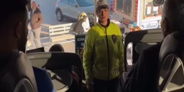 Ziraat mühendisi, babasından öğrendiği bıçakçılıkla hayatını sürdürüyor