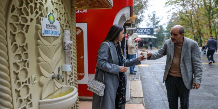 Kendi kıyafetlerini üretiyorlar