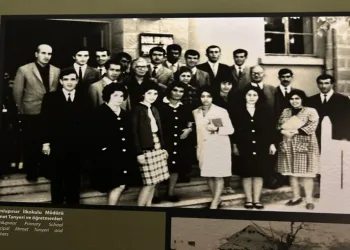 Müzede annesinin fotoğrafını gördü