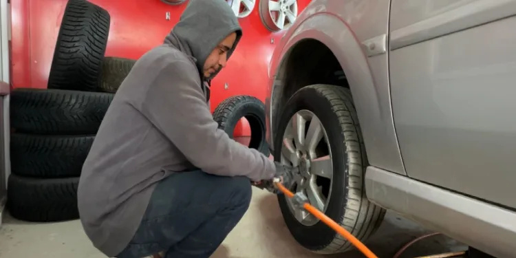 Sürücüler lastik değişimine başladı