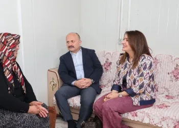 Depremzedelerle bir araya geldi