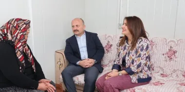 Depremzedelerle bir araya geldi