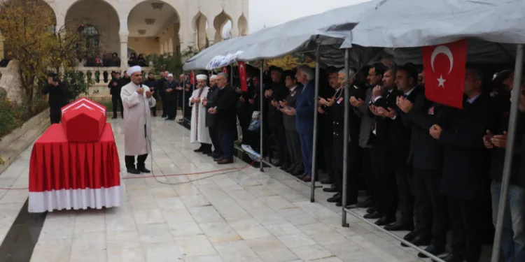 Şehit olan polis memuru son yolculuğuna uğurlandı