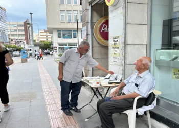 70 yıldır plak ve CD satarak mesai yapıyor