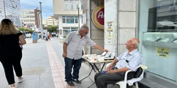 70 yıldır plak ve CD satarak mesai yapıyor