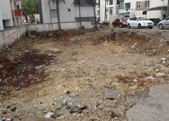Depremzedeler, evlerinin inşa edilmesini istiyor