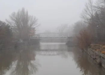 Uçak seferleri ertelendi