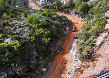 Alanya Belediyesi’nden yağmurda kapanan yollara anında müdahale