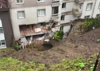 Çayeli’nde heyelanın vurduğu ev böyle görüntülendi