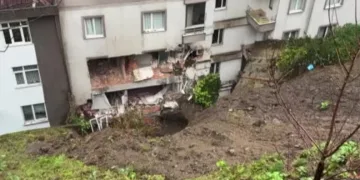 Çayeli’nde heyelanın vurduğu ev böyle görüntülendi