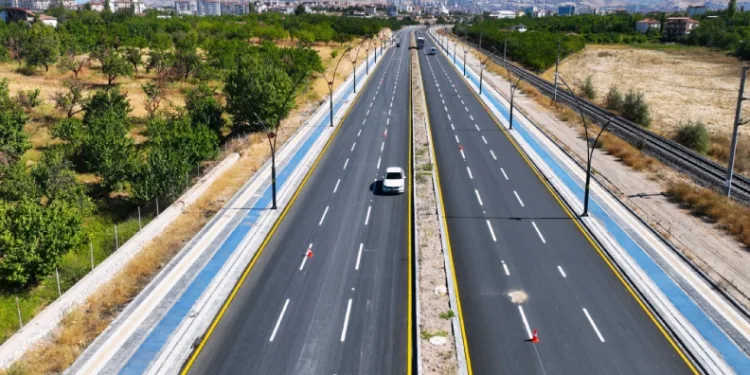 920 bin metre yol çizgi çalışması