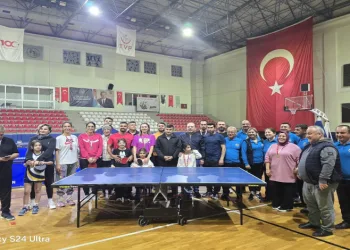 Masa tenisi turnuvasında hünerlerini sergilediler