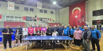 Masa tenisi turnuvasında hünerlerini sergilediler