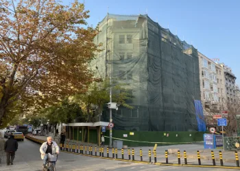 Hakkari’nin etrafını saran dağlar beyaza büründü