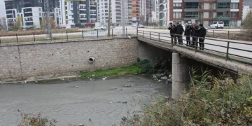 Tersakan Çayı ‘zehir’ akıyor