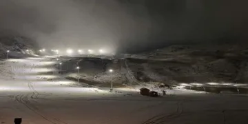 Hakkari Kayak Merkezi beyaza büründü