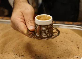 Kumda değil, tuzda pişen Türk kahvesi