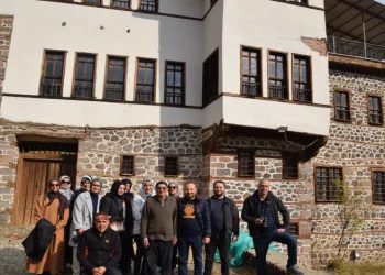 Hem tarihe hem de sonbahara doydular