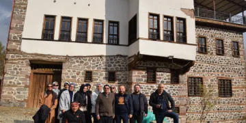Hem tarihe hem de sonbahara doydular