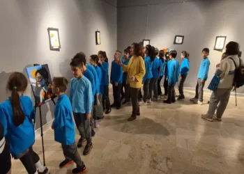 Yaşı küçük, sanatı büyük