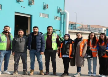 Üniversiteli gençlerle çevre bilincini artırıyor