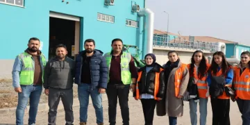 Üniversiteli gençlerle çevre bilincini artırıyor