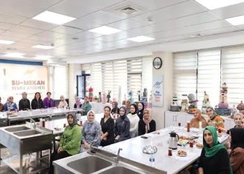 Kadınlar israfının önüne geçmek için mutfakta