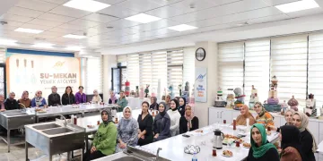 Kadınlar israfının önüne geçmek için mutfakta