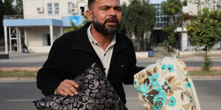 Muhtardan yastıklı, yorganlı PTT eylemi