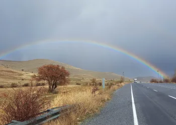 Tatvan’da “Gökkuşağı” güzelliği