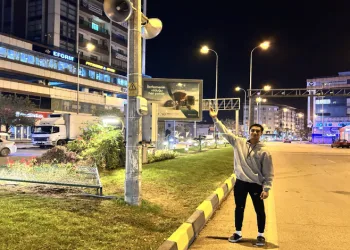 Basıldığında çimenlerden gelen ses