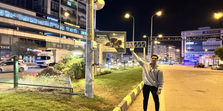 Basıldığında çimenlerden gelen ses