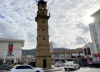Tarihi saat kulesinde duran zaman artık yeniden akıyor