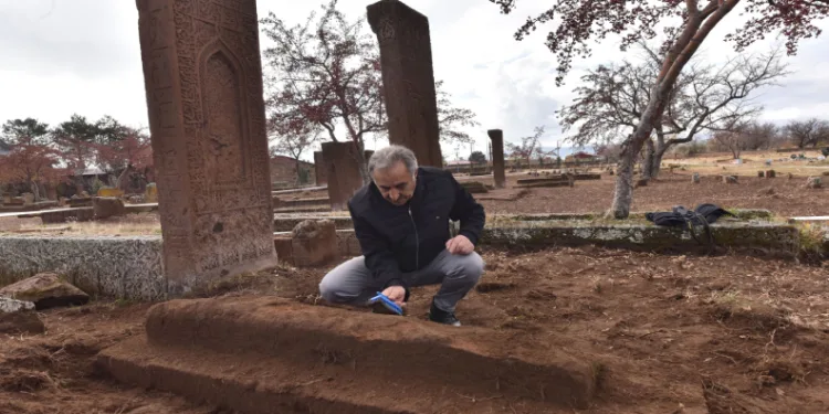 109 yeni mezar gün yüzüne çıkarıldı